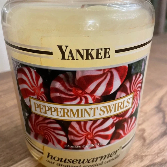 Yankee Candle Housewarmer Black Stripe Vintage Peppermint Swirls Large 22 OZ - Picture 3 of 9